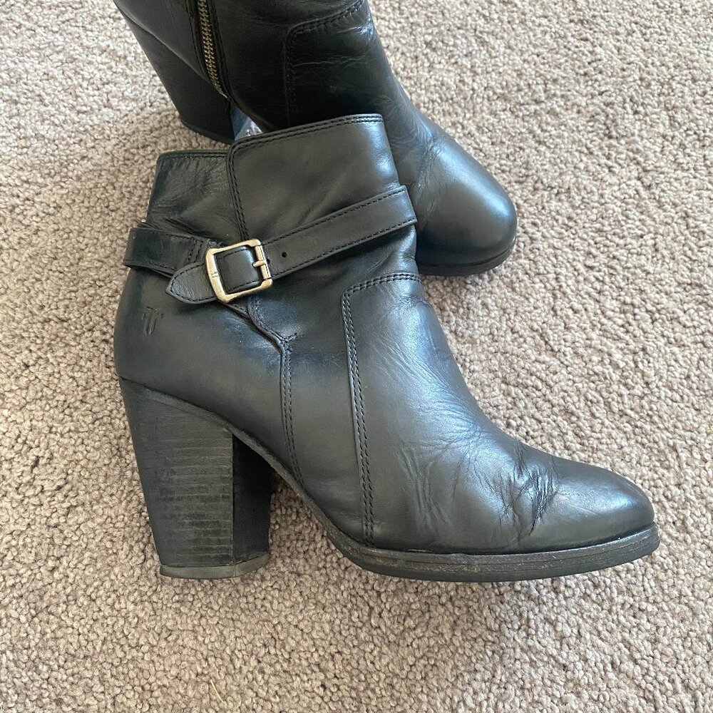 Frye Patty Buckle Side Zip Riding Heeled Booties Used Size 9